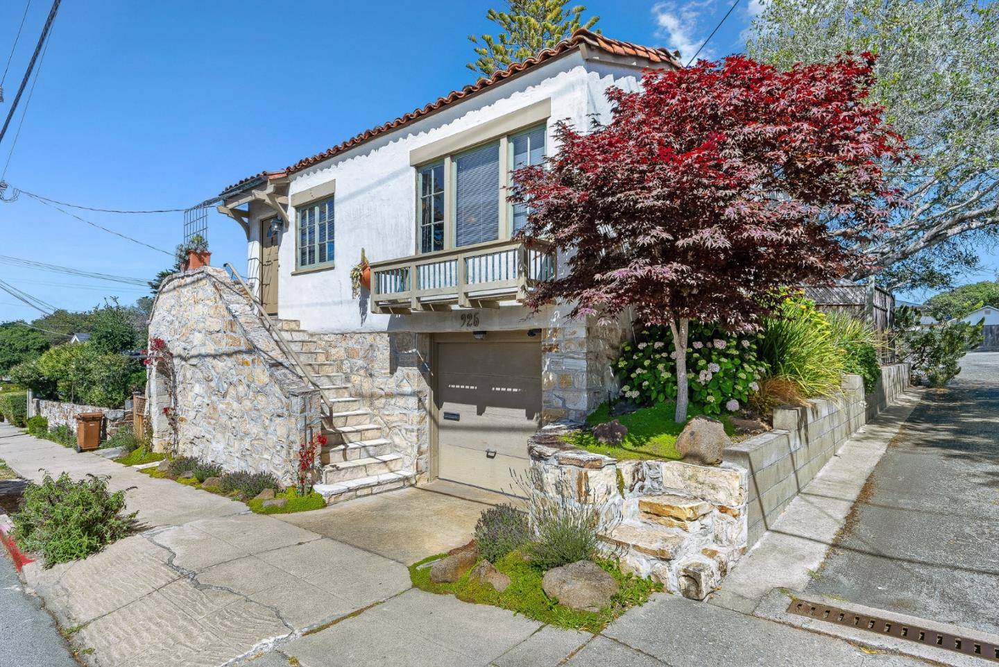 Monterey, CA 93940,925 Cass ST