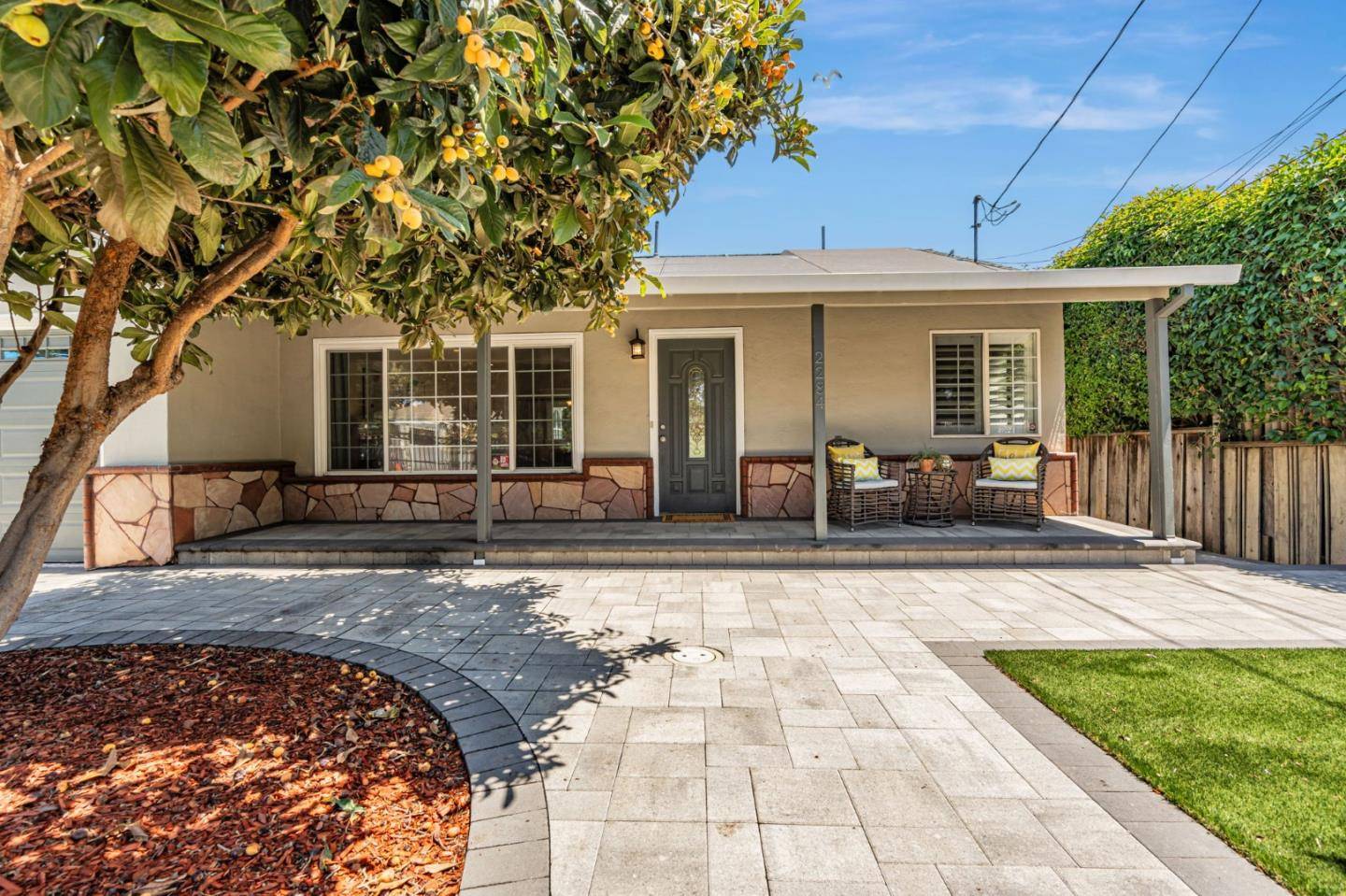 East Palo Alto, CA 94303,2284 Dumbarton AVE