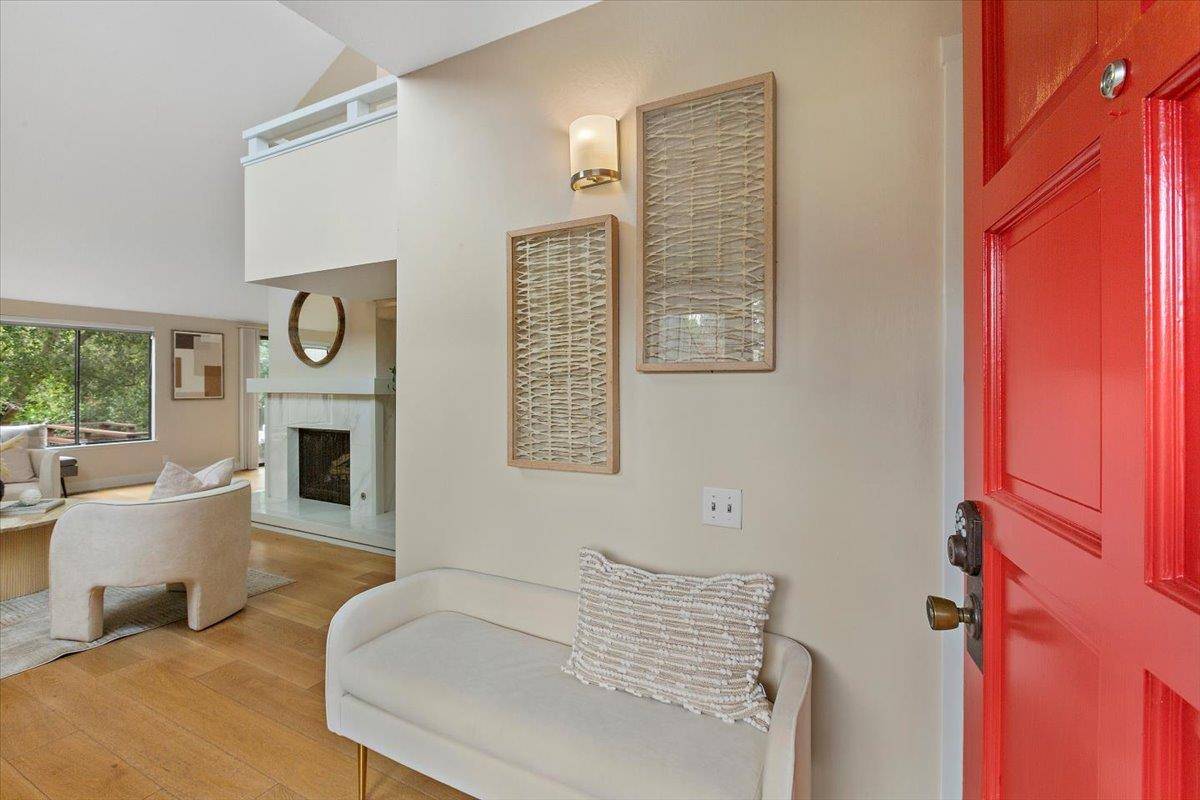 Los Altos, CA 94024,4 Farm RD