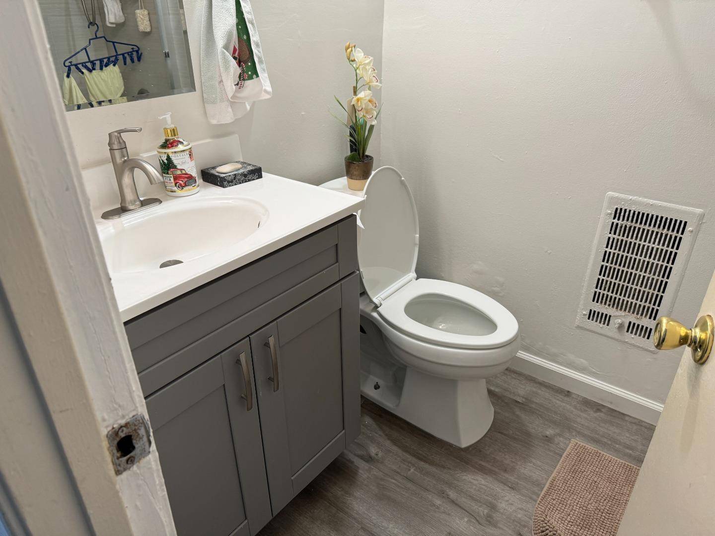South San Francisco, CA 94080,324 Susie WAY