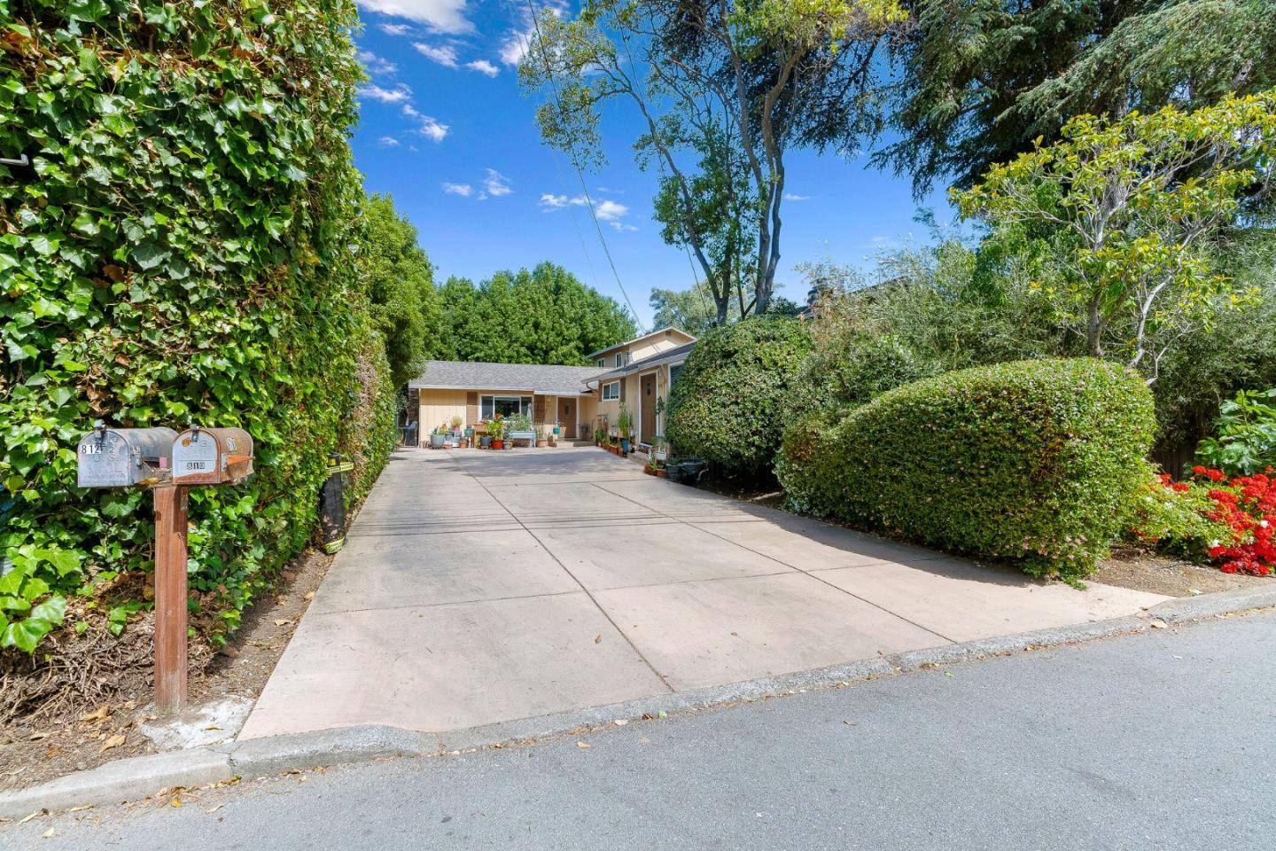 Menlo Park, CA 94025,810 Cambridge AVE