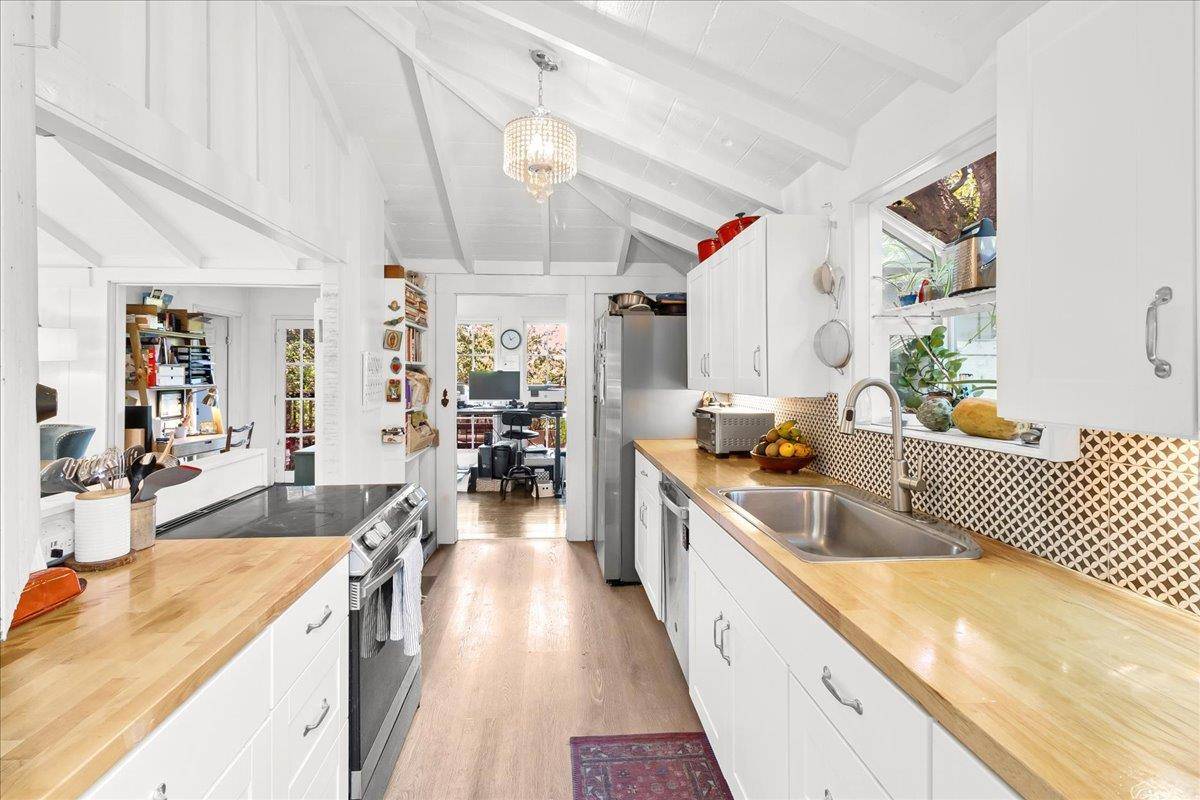 Carmel Valley, CA 93924,134 El Hermorro