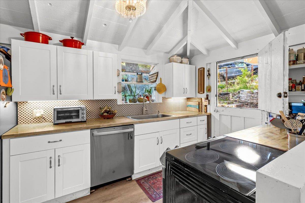 Carmel Valley, CA 93924,134 El Hermorro