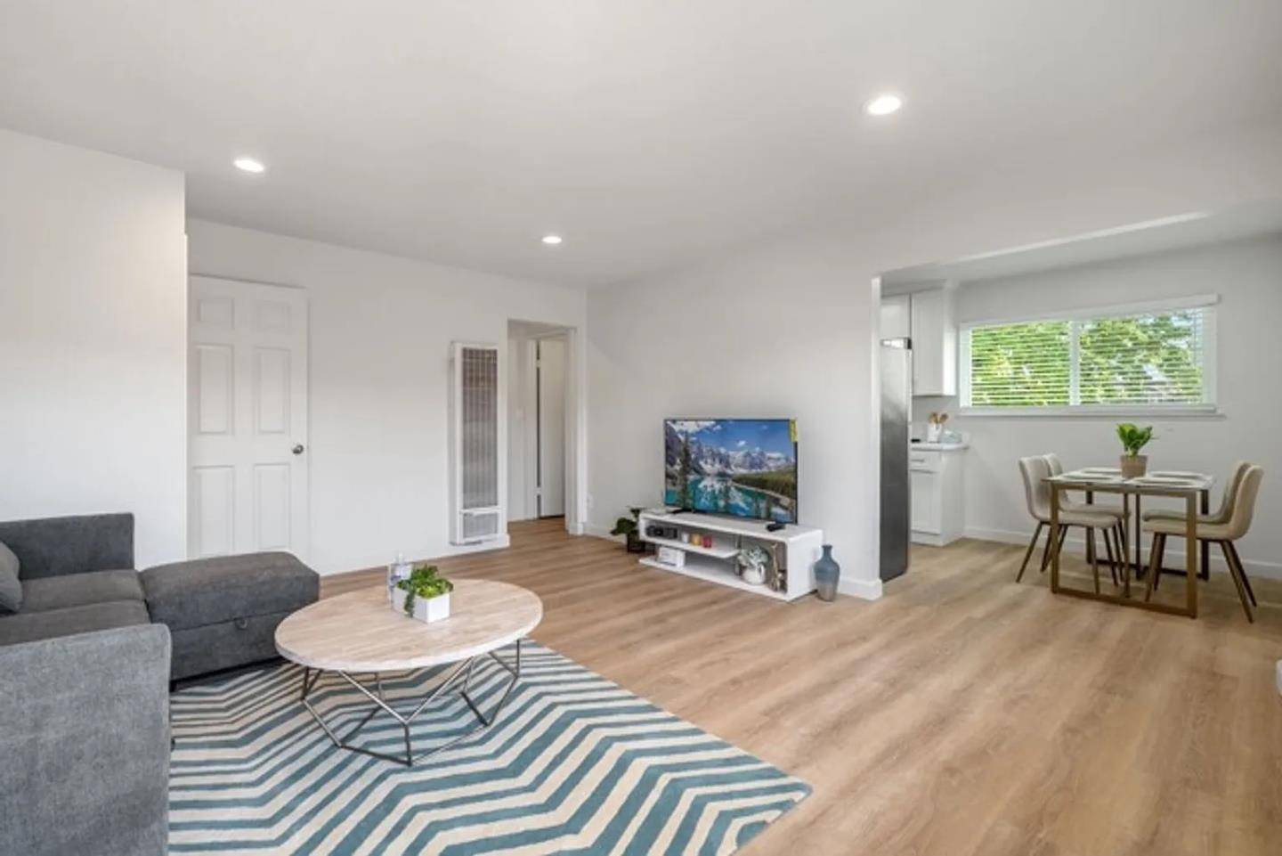 Campbell, CA 95008,695 W Valley DR