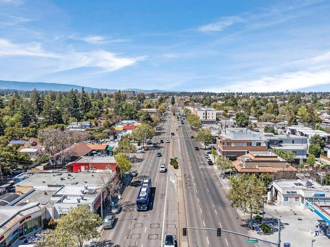 Palo Alto, CA 94306,3876 El Camino Real 3876 - 3878