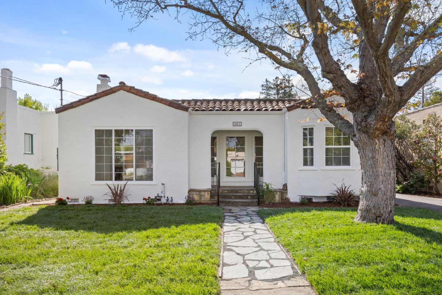 Palo Alto, CA 94306,921 College AVE