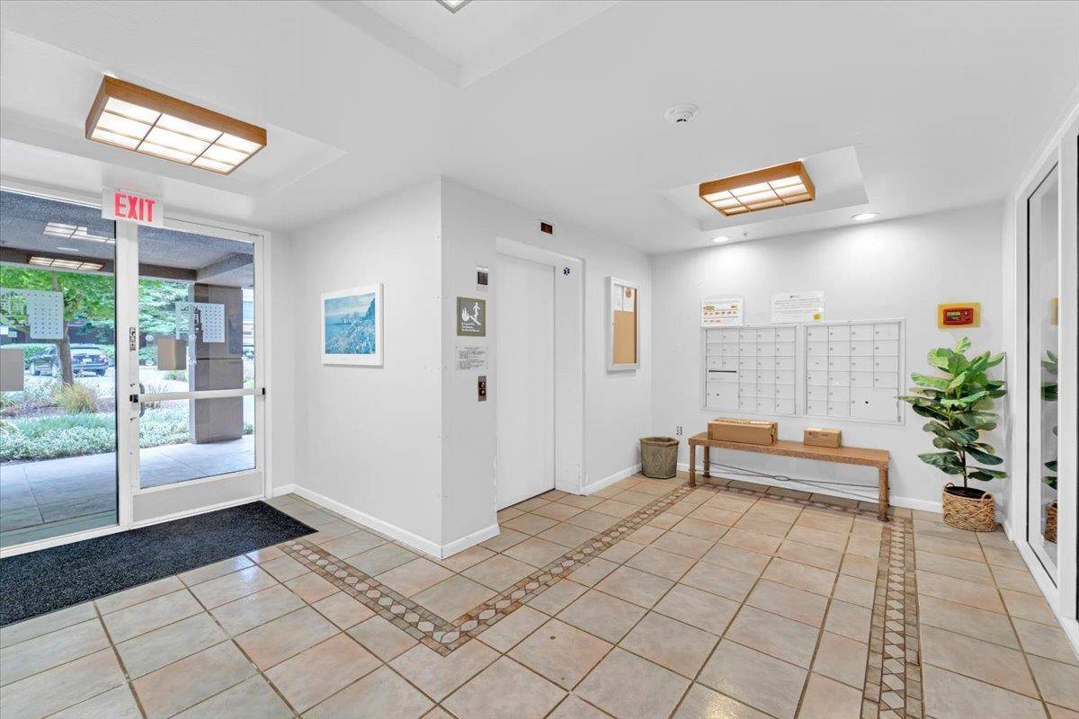 Oakland, CA 94618,180 Caldecott LN 202