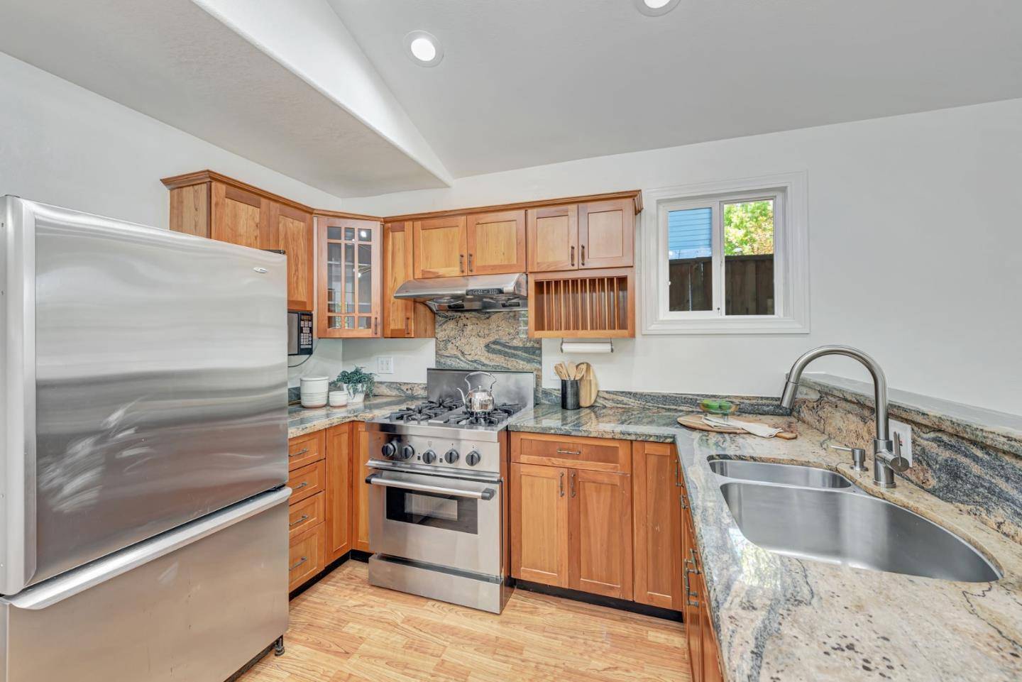 Mountain View, CA 94041,545 W Dana ST