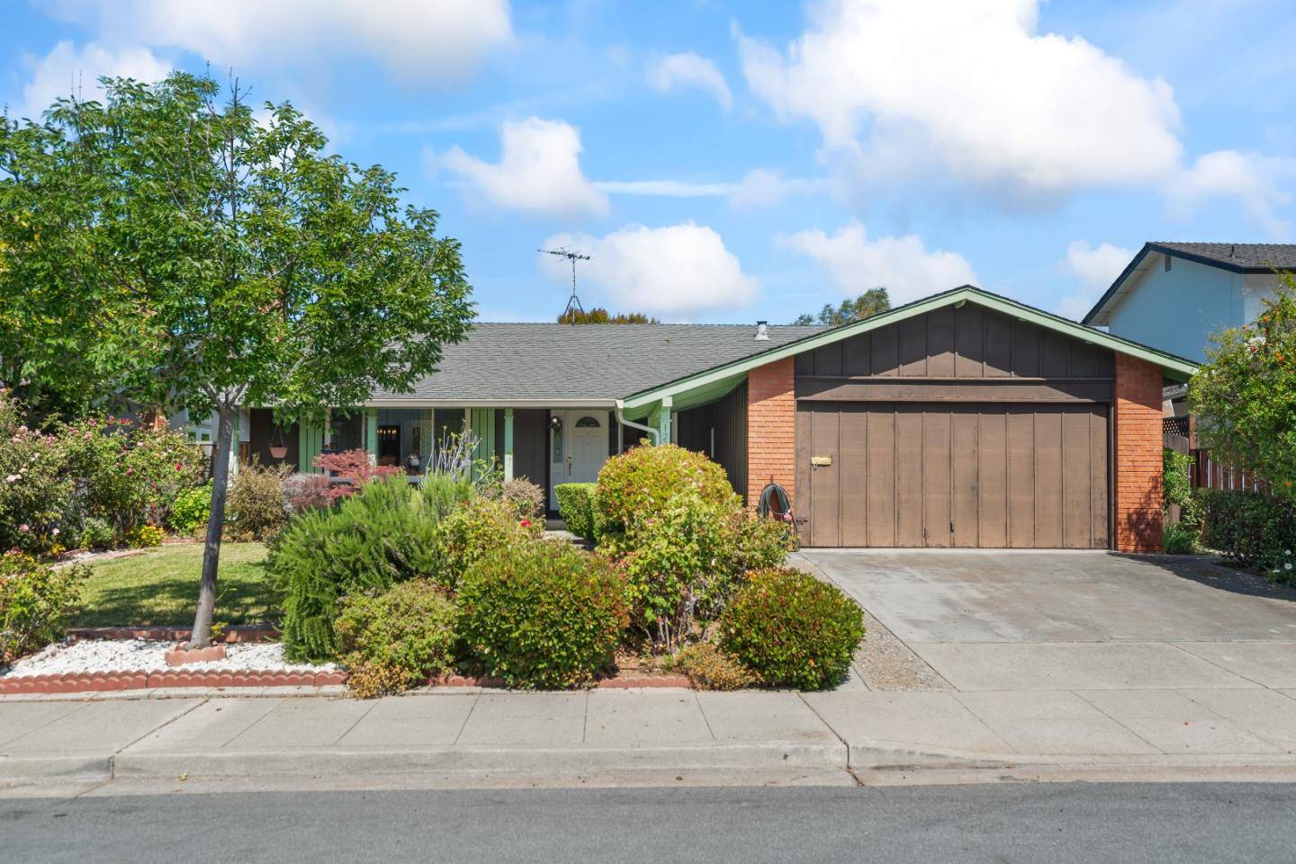 Sunnyvale, CA 94087,1236 Robbia DR