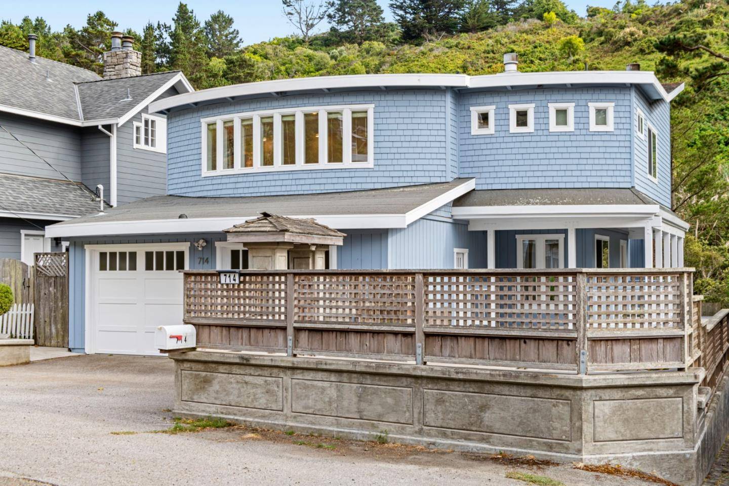 Pacifica, CA 94044,714 Rockaway Beach AVE