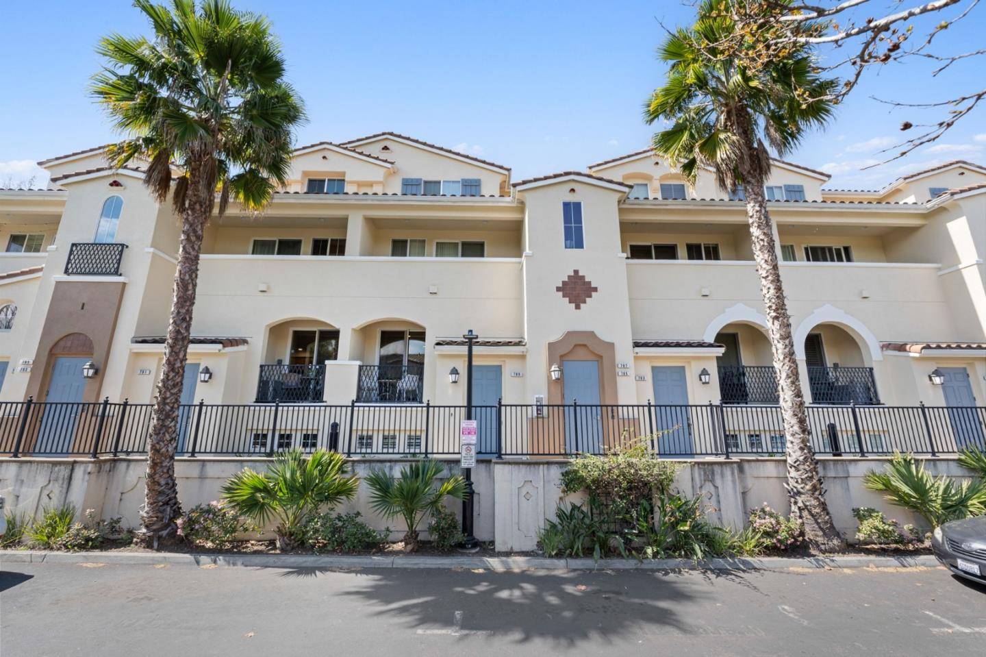 Milpitas, CA 95035,789 Parc LN