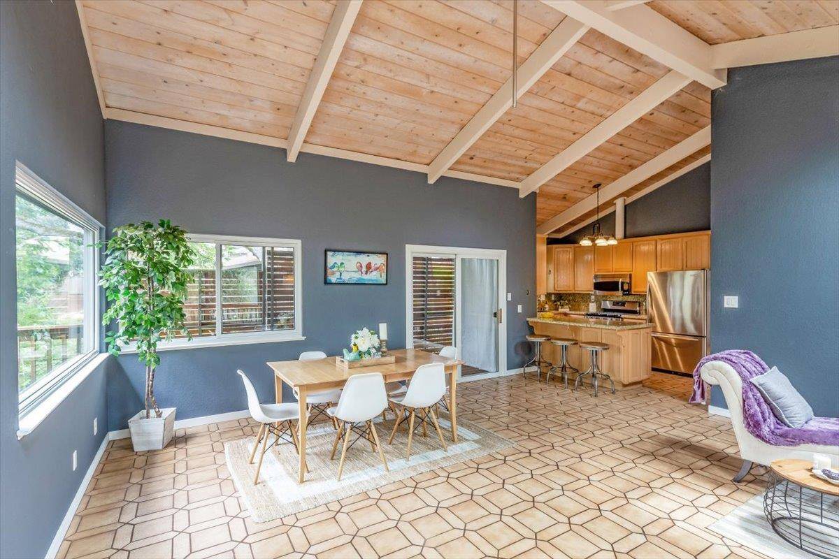 Los Gatos, CA 95033,21721 Summit RD