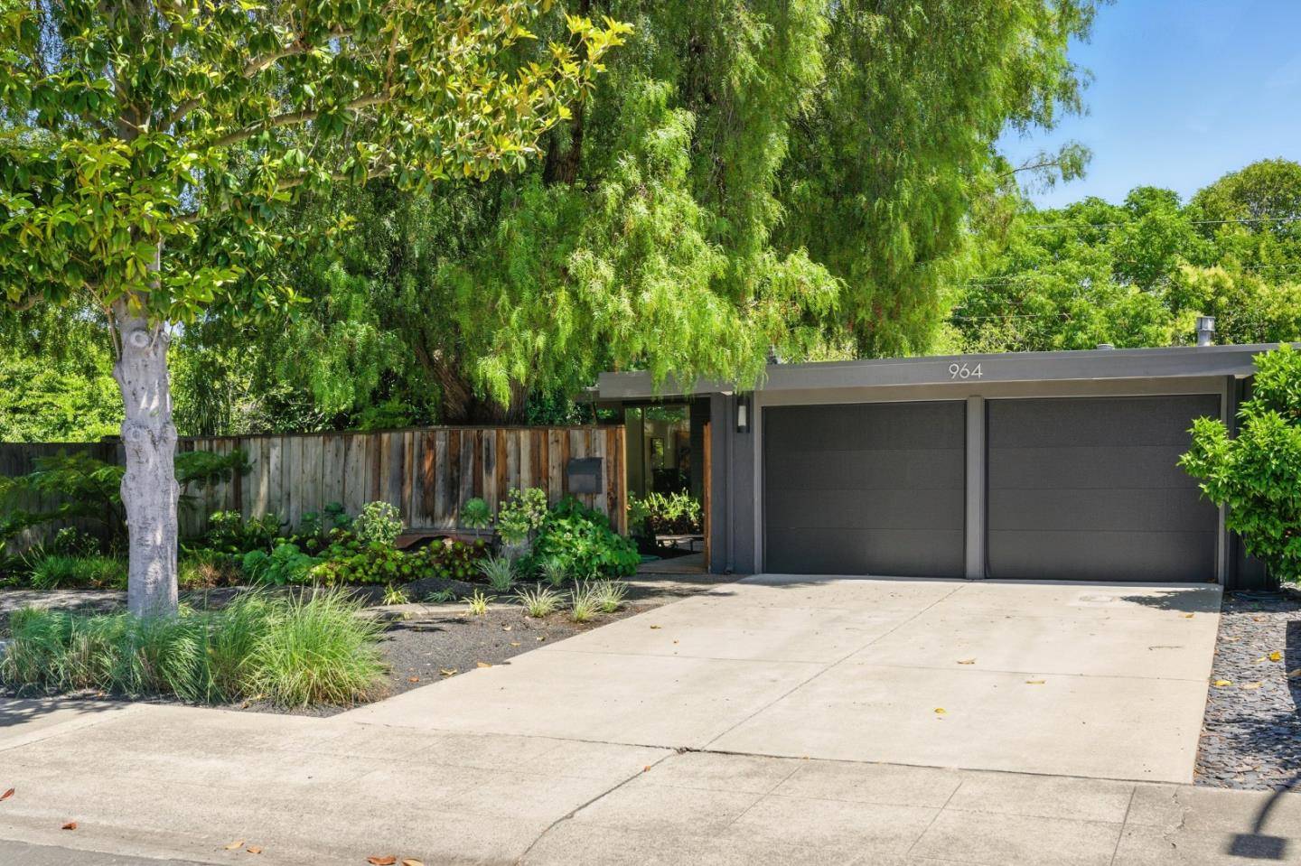 Palo Alto, CA 94303,964 Colonial LN