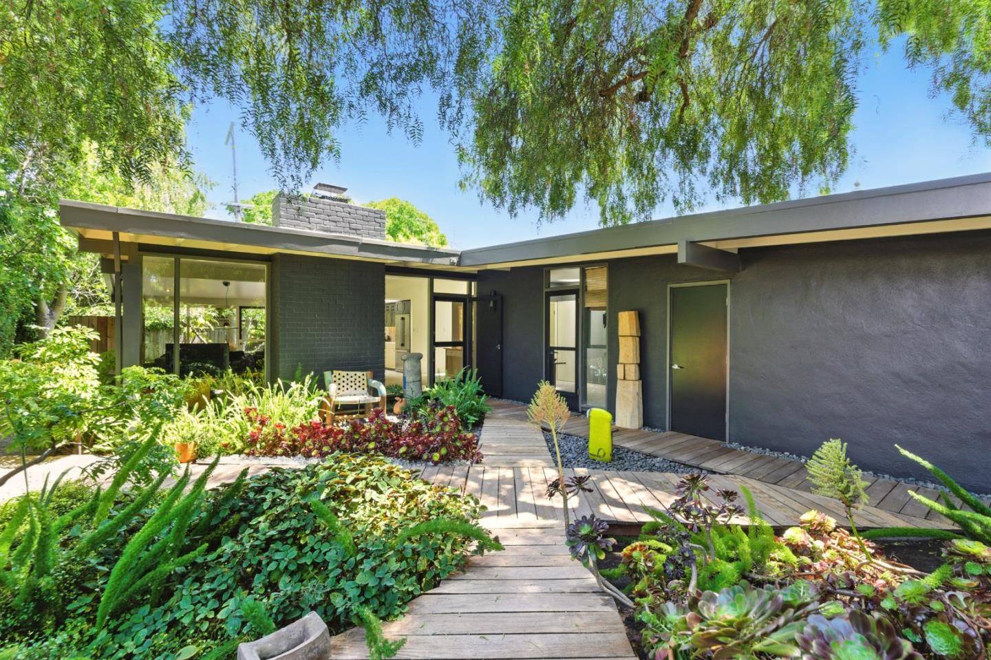 Palo Alto, CA 94303,964 Colonial LN
