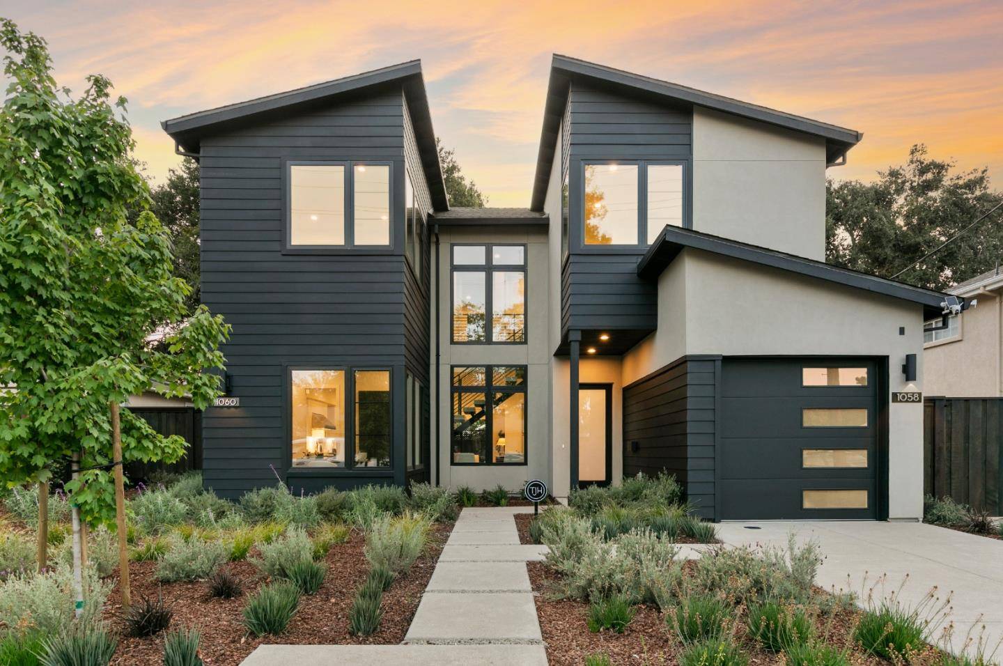 Mountain View, CA 94040,1060 Karen WAY