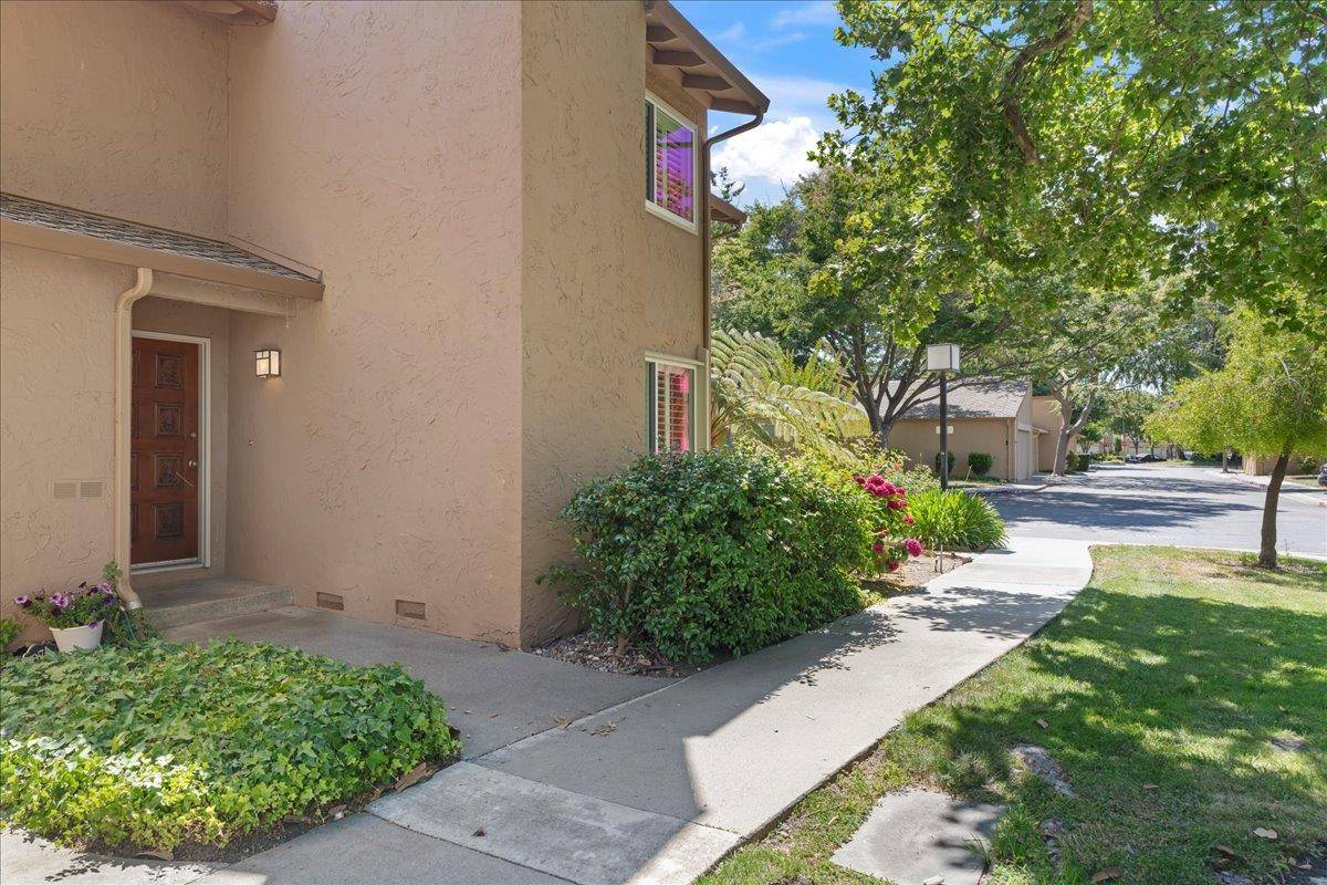 San Jose, CA 95129,1074 Whitebick DR