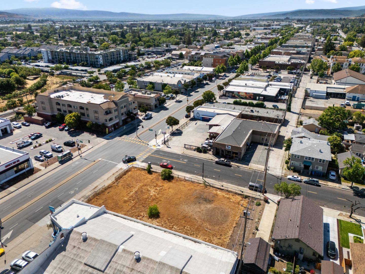 Gilroy, CA 95020,7711 Monterey ST