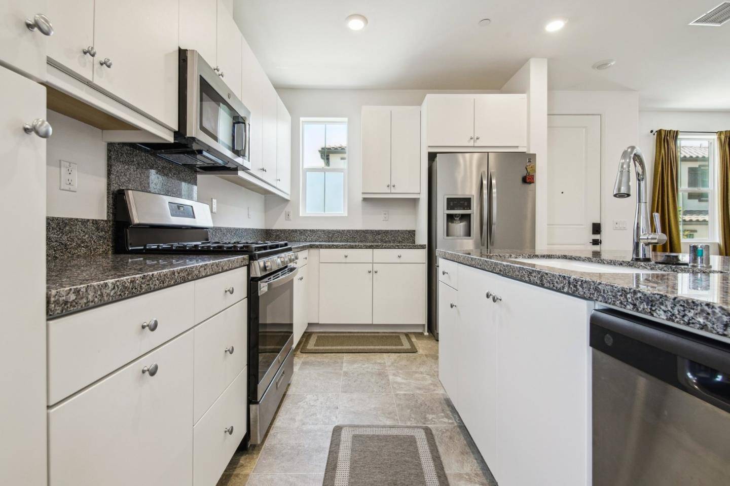 Fontana, CA 92336,5584 Kate WAY 7
