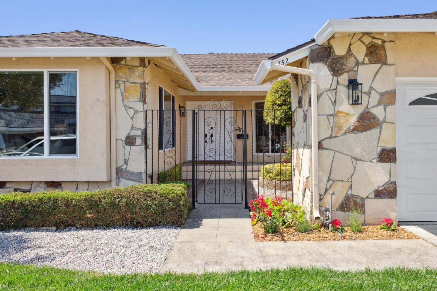 Foster City, CA 94404,752 Matsonia DR