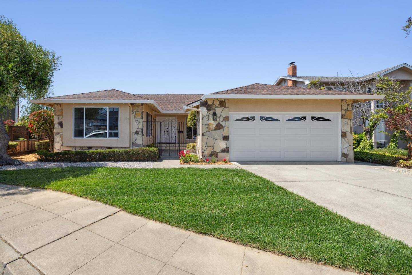 Foster City, CA 94404,752 Matsonia DR