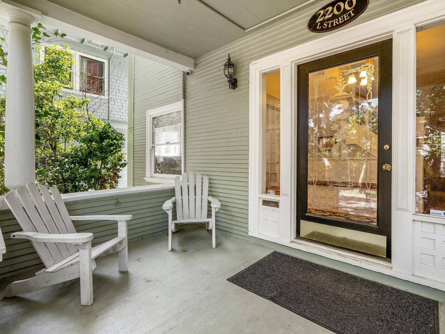 Sacramento, CA 95816,2200 L ST