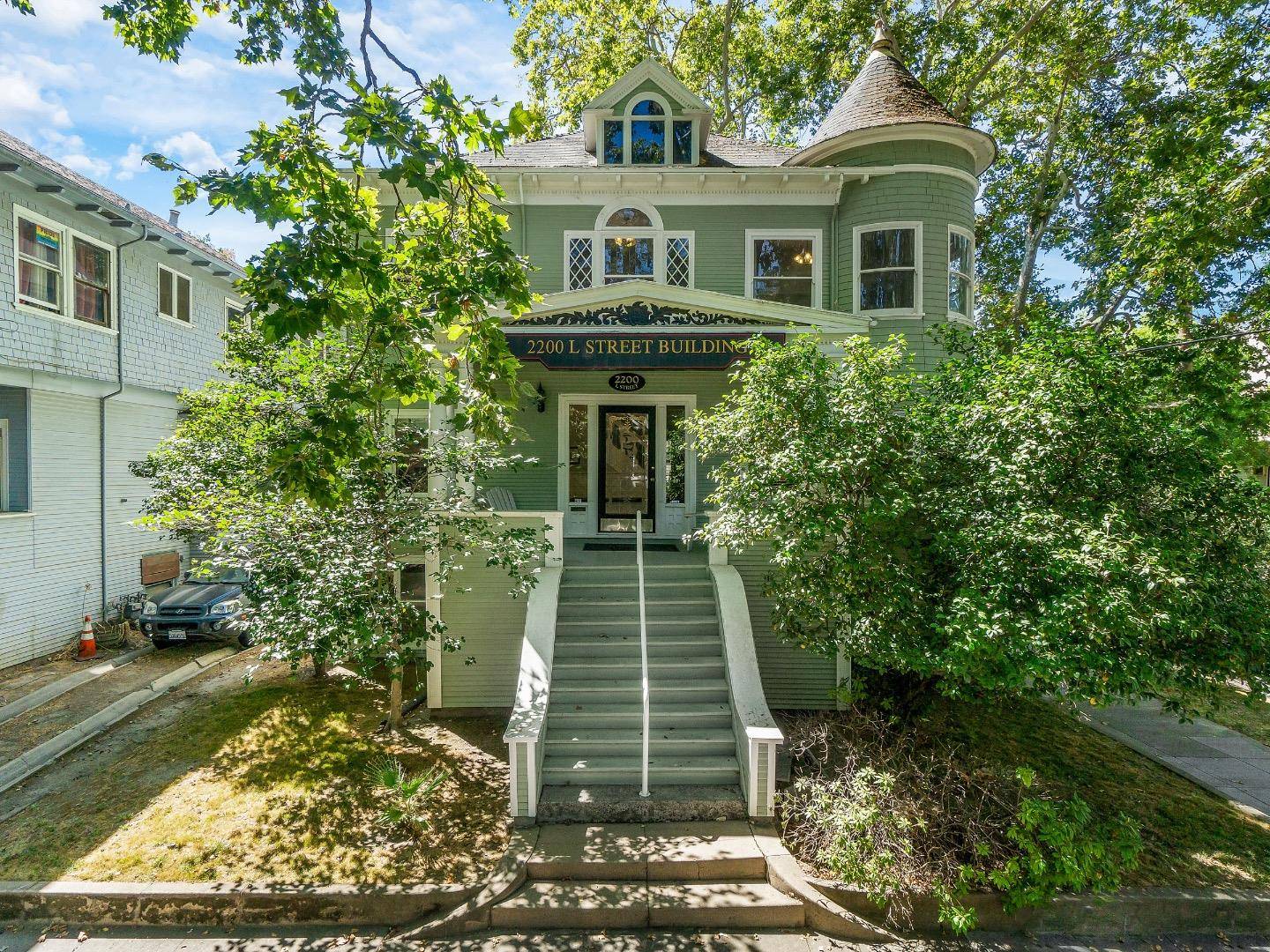 Sacramento, CA 95816,2200 L ST