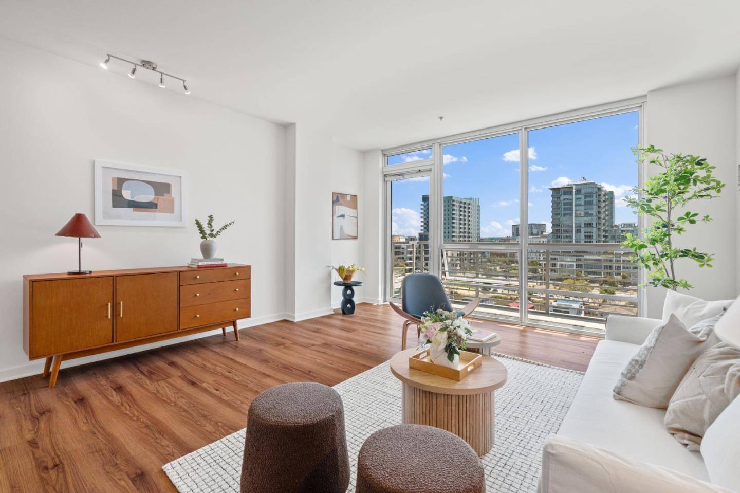 San Francisco, CA 94158,325 Berry ST 715