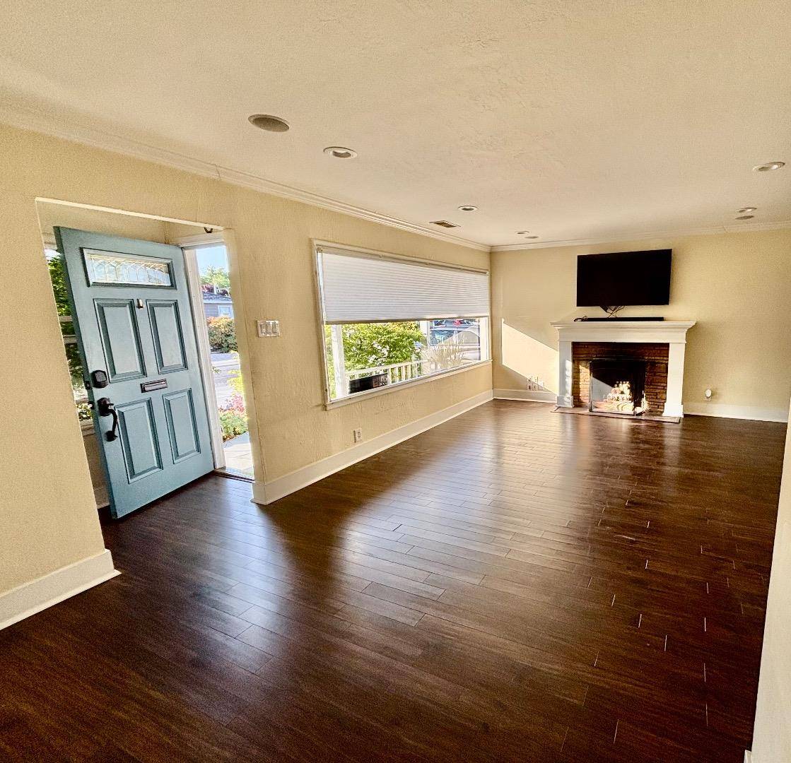 San Mateo, CA 94401,1528 York AVE