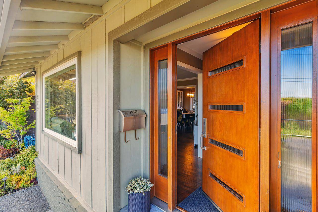 San Carlos, CA 94070,805 Regent CT