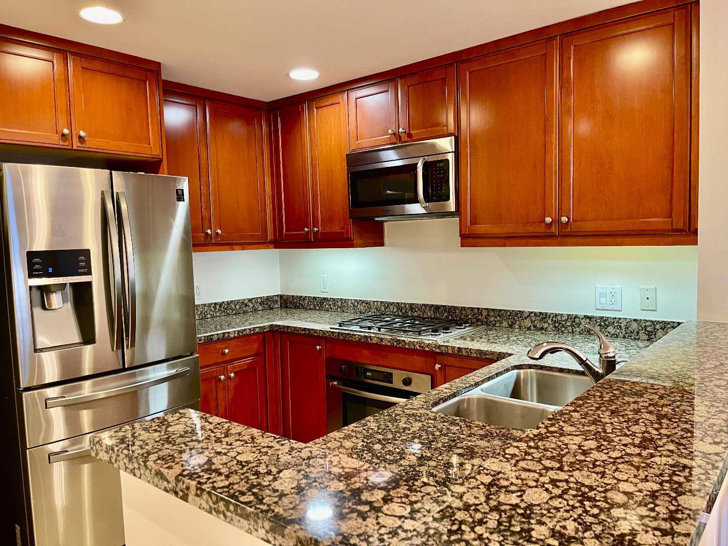 San Mateo, CA 94401,222 8th AVE 216