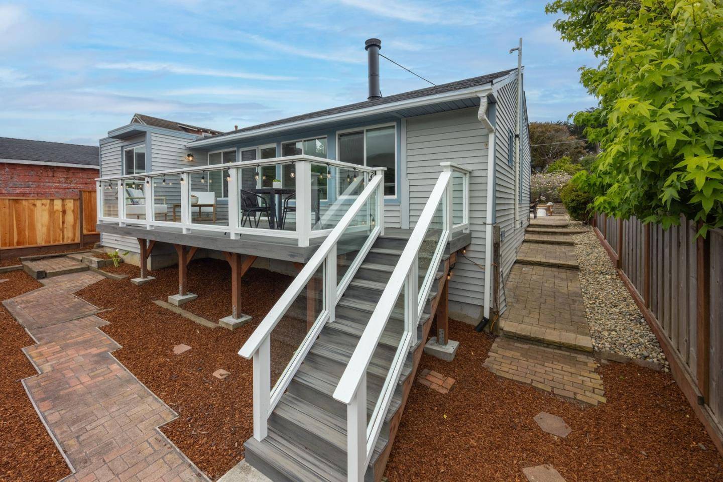 Montara, CA 94037,475 4th ST