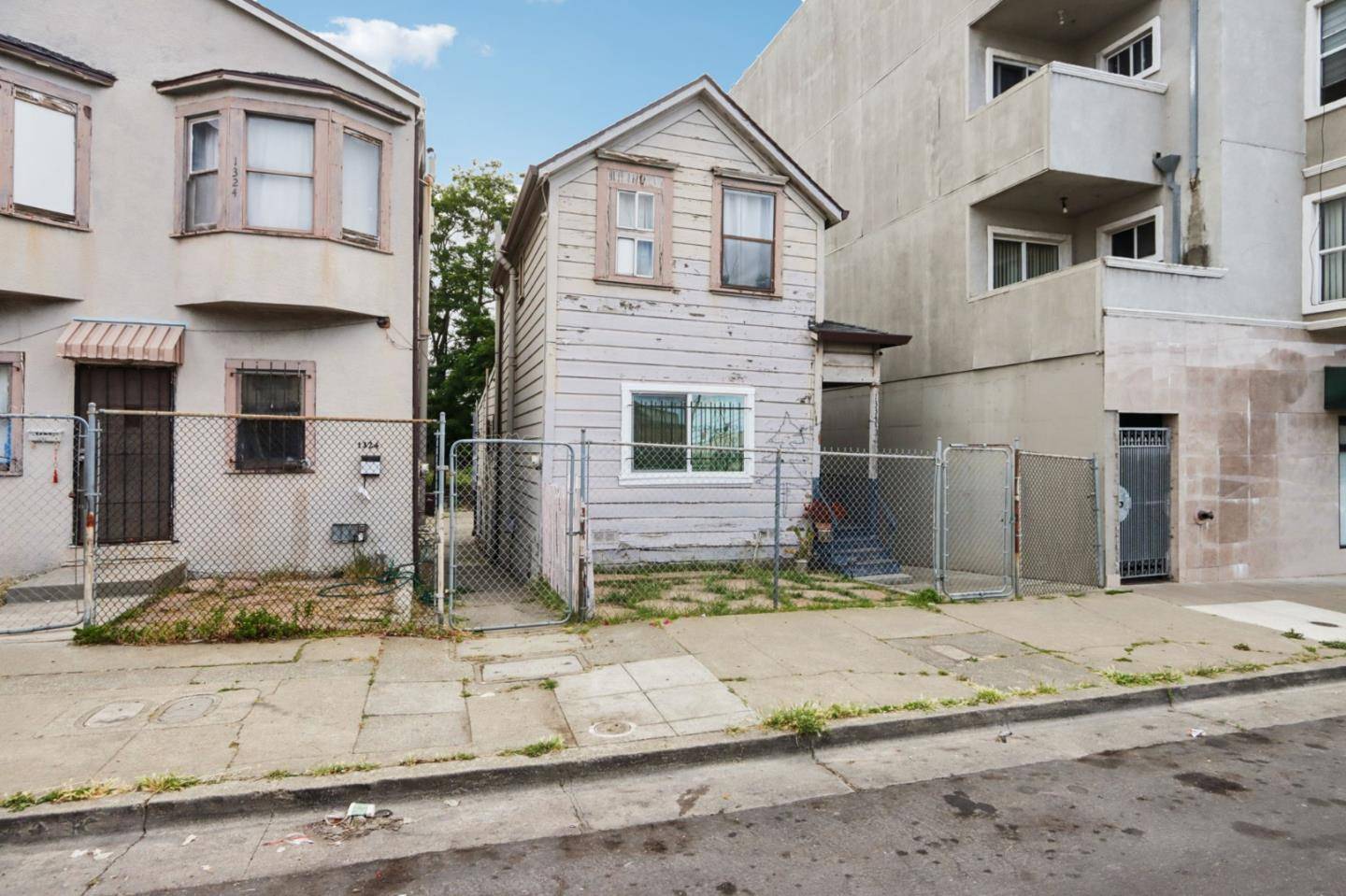 Oakland, CA 94606,1334 E 15th ST