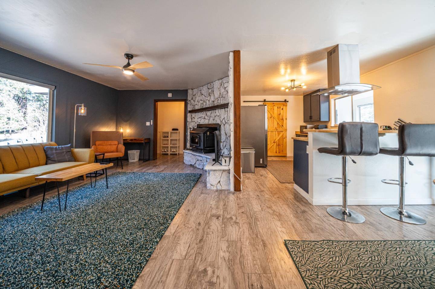 South Lake Tahoe, CA 96150,941 Sunset DR
