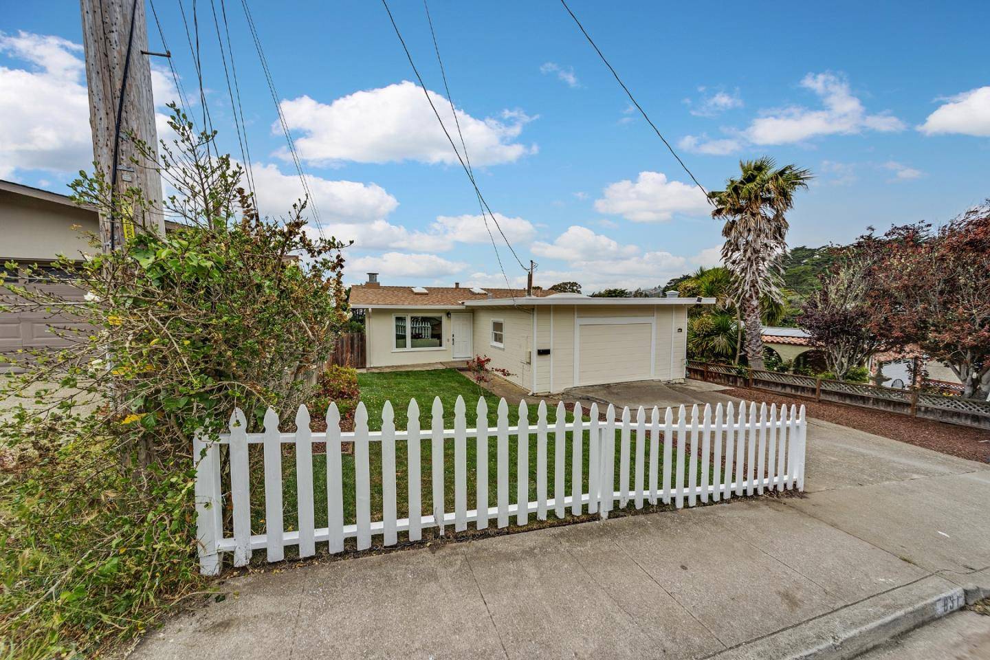 Pacifica, CA 94044,831 Edgemar AVE