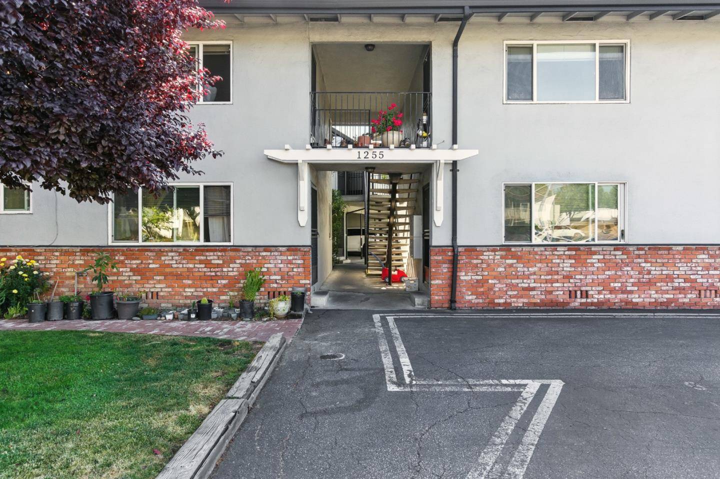 Redwood City, CA 94061,1255 Woodside RD