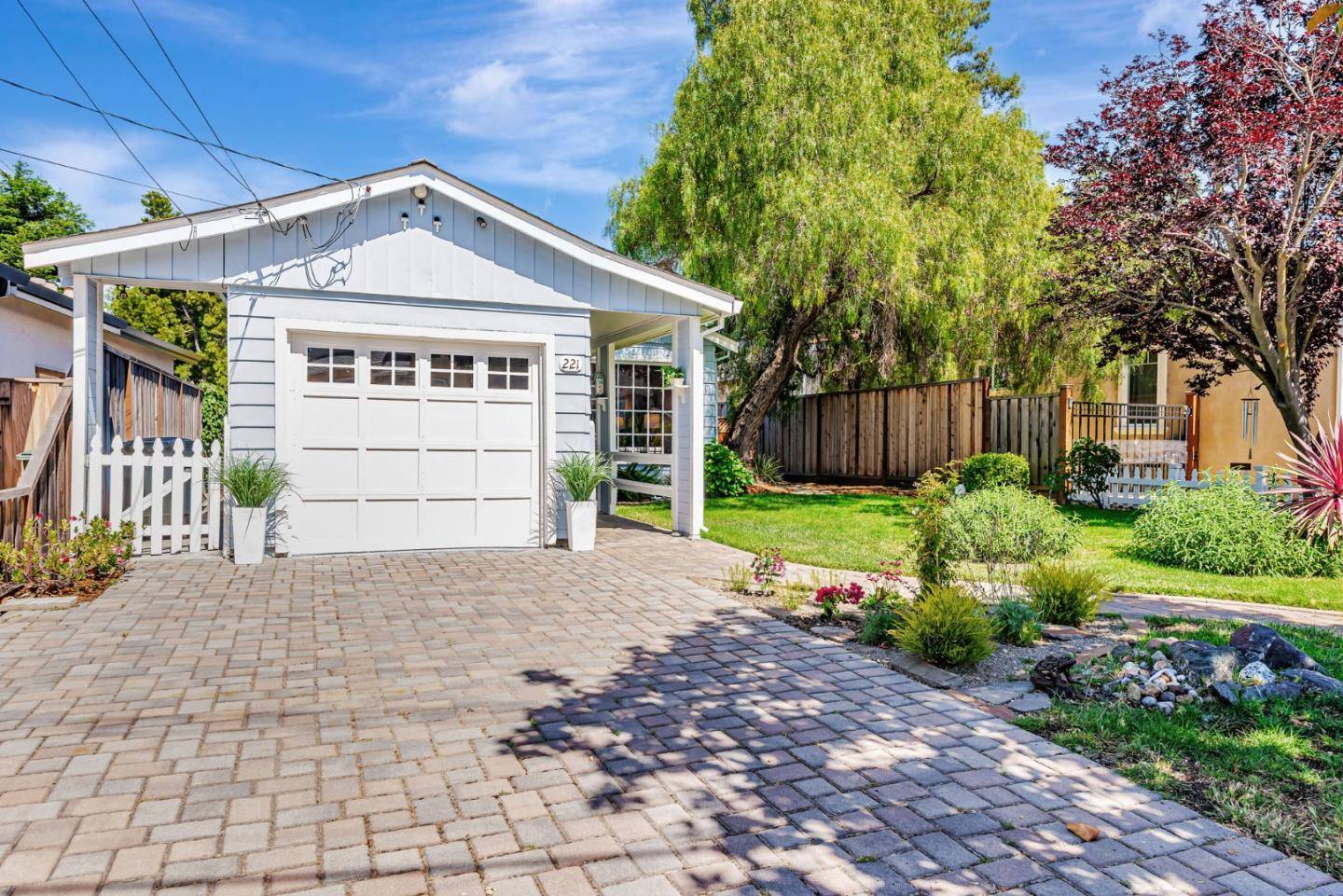 Redwood City, CA 94062,221 Hillview AVE