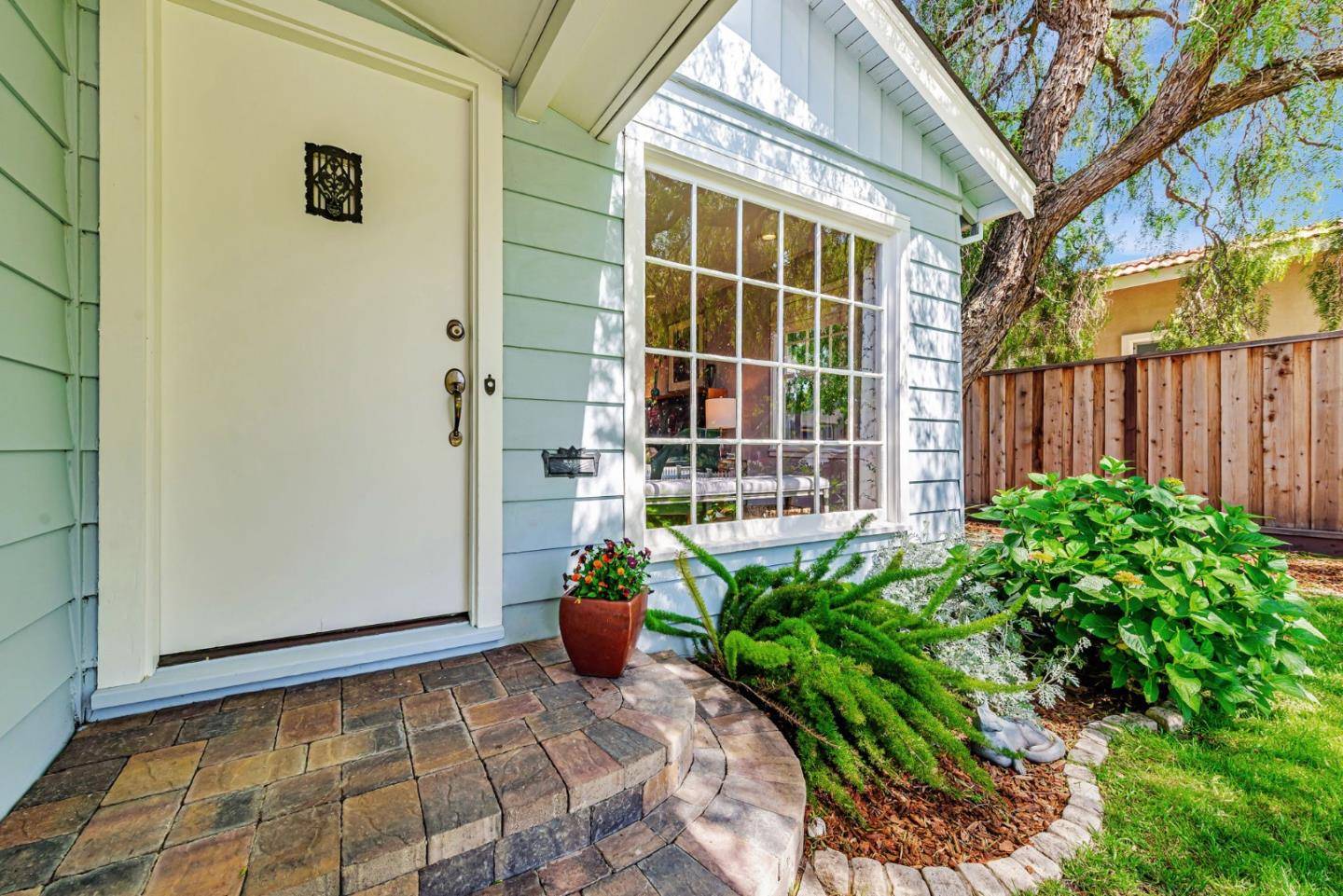Redwood City, CA 94062,221 Hillview AVE