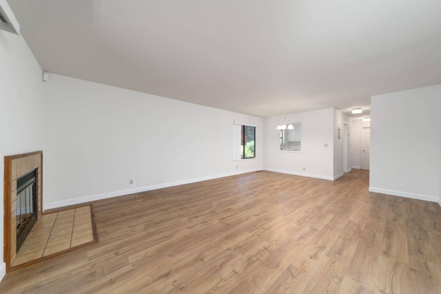Gilroy, CA 95020,1555 Hecker Pass RD C101