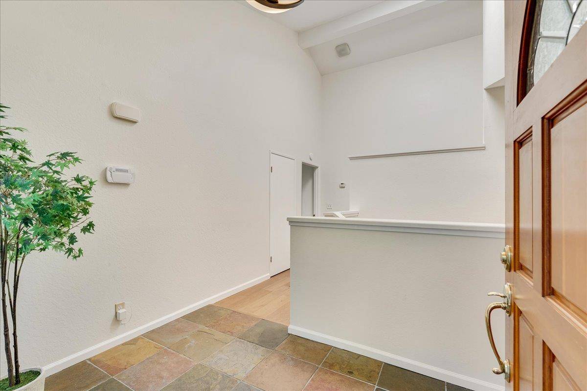 Santa Cruz, CA 95060,334 Lee ST