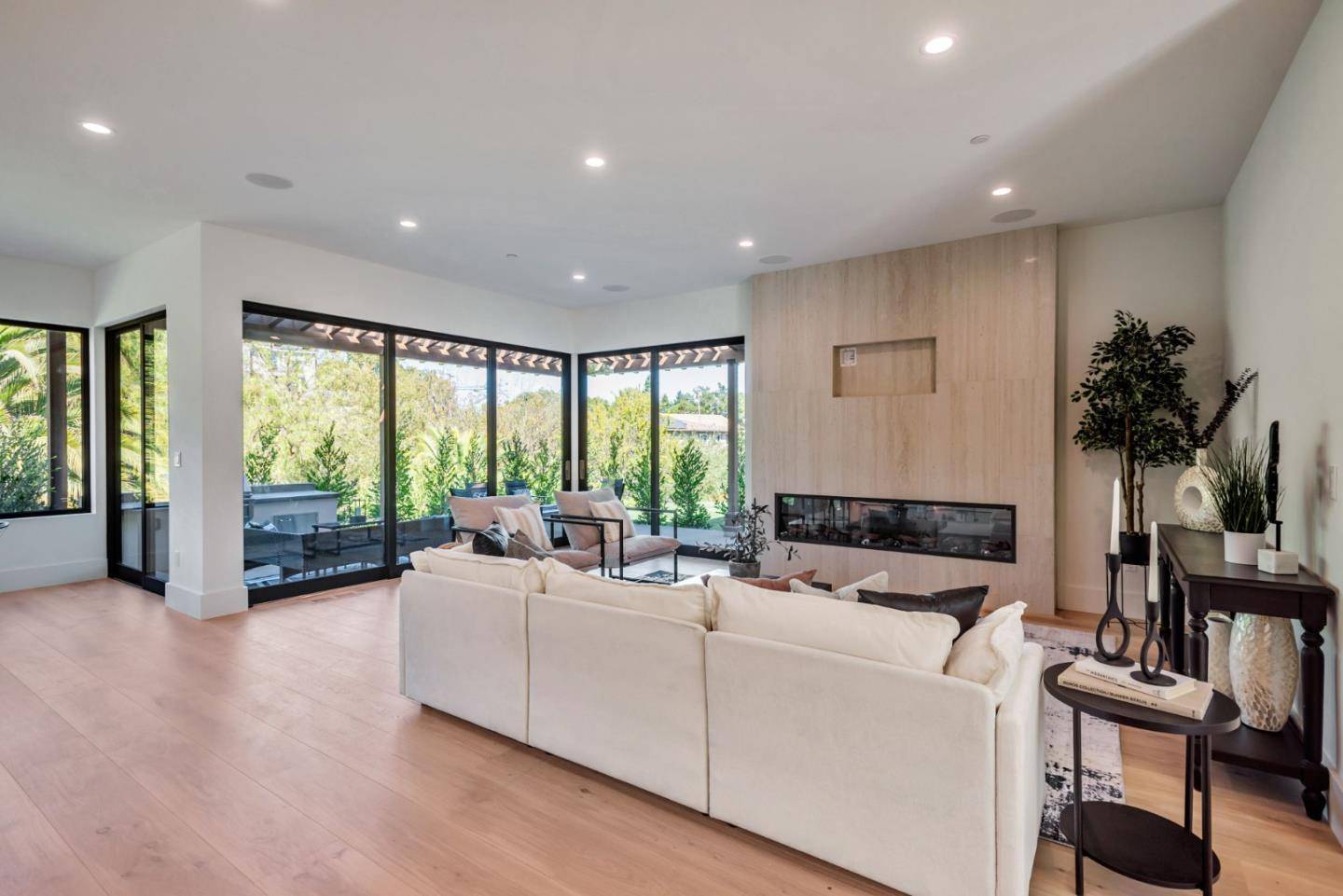 Redwood City, CA 94062,1019 Wilmington WAY