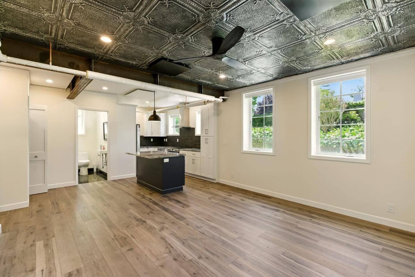 San Mateo, CA 94402,212 Eaton RD 1