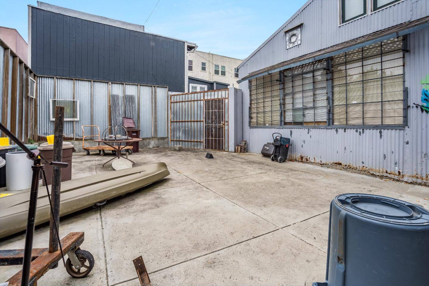 Oakland, CA 94608,5526 San Pablo AVE