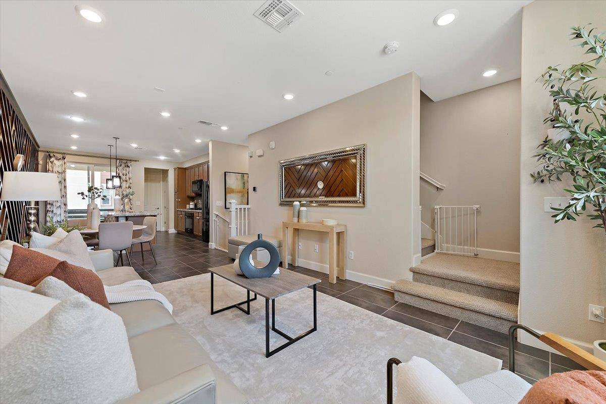 Milpitas, CA 95035,1090 California CIR