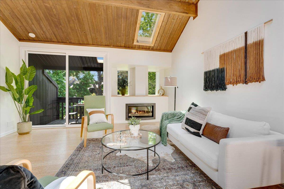 Santa Cruz, CA 95060,139 Tree Frog LN