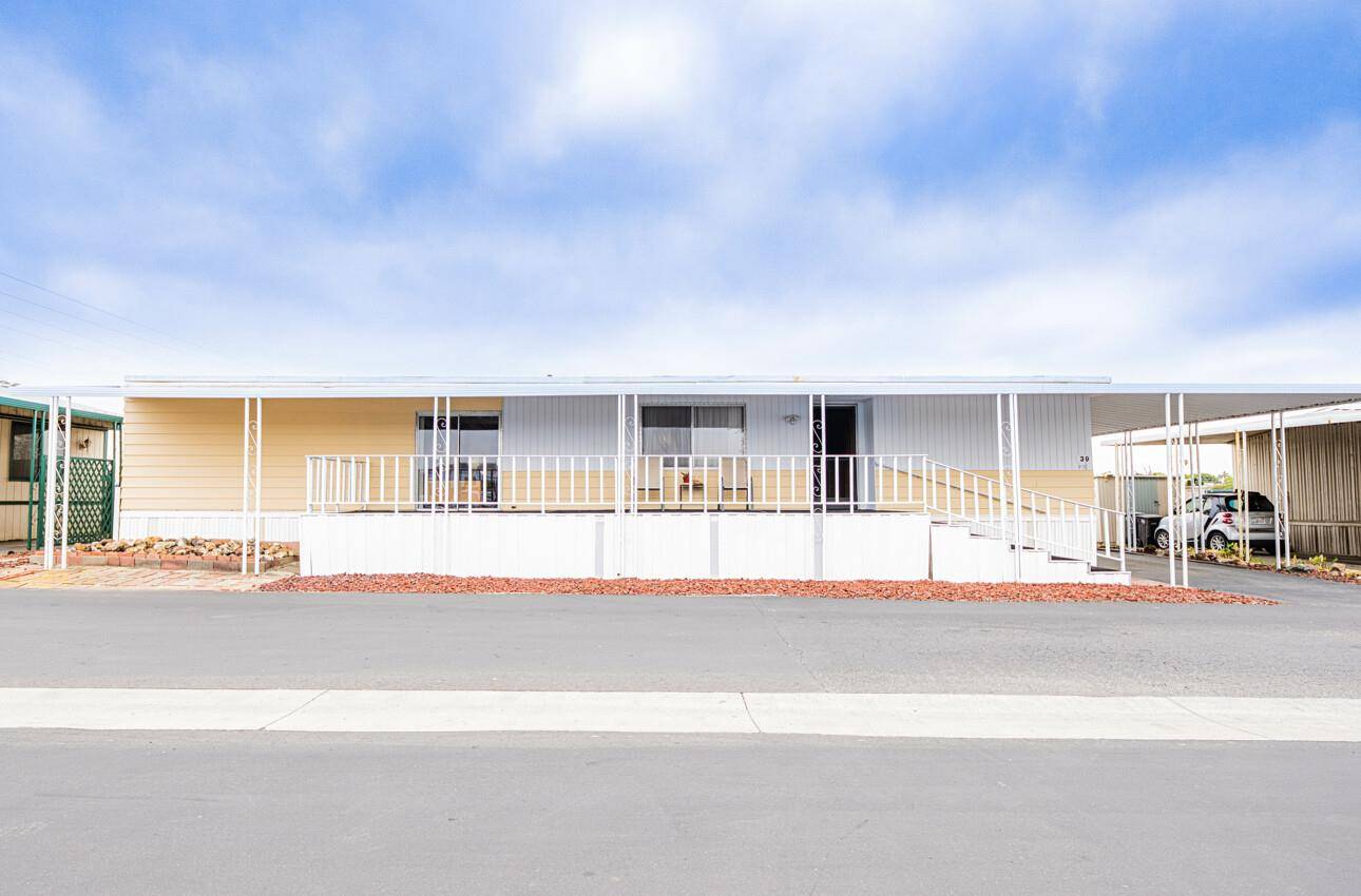 Salinas, CA 93905,150 Kern ST 39