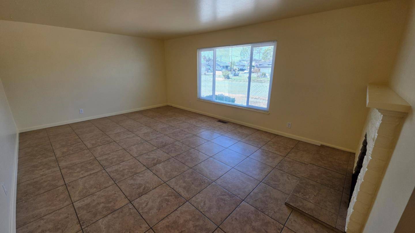 Salinas, CA 93906,740 Saratoga DR