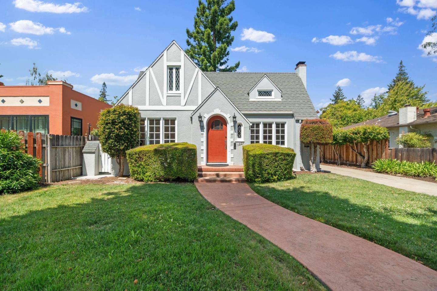 Palo Alto, CA 94301,1221 Middlefield RD