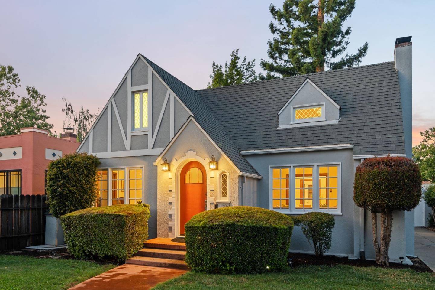 Palo Alto, CA 94301,1221 Middlefield RD