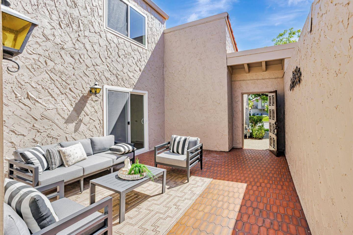 Los Gatos, CA 95032,142 Calle Larga