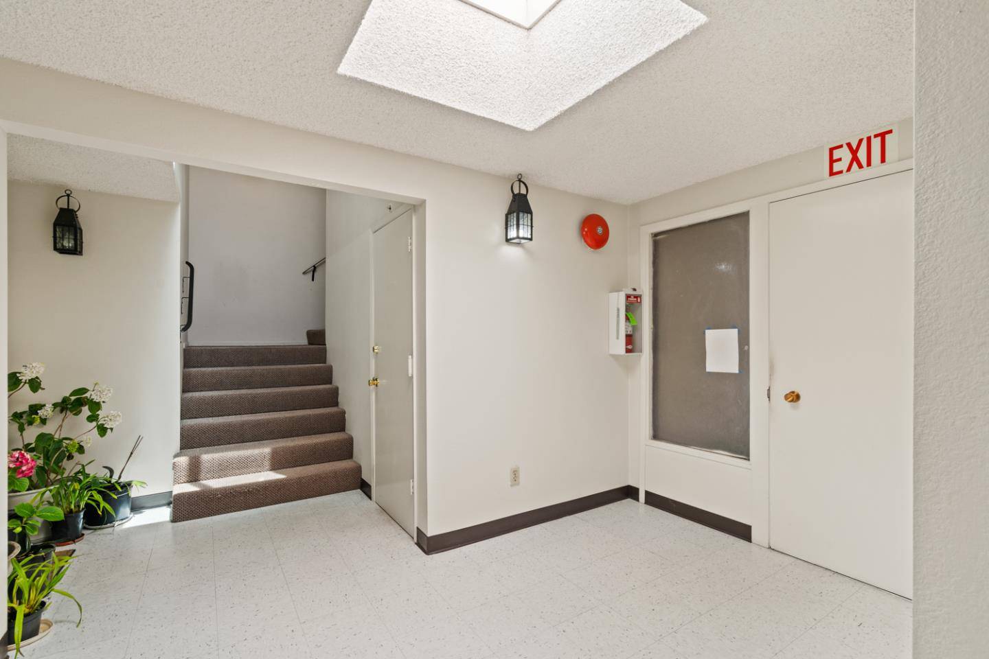 South San Francisco, CA 94080,2462 Rowntree WAY